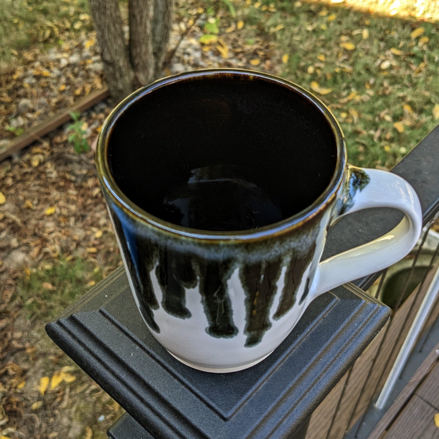 Monochromia Drips - Mug